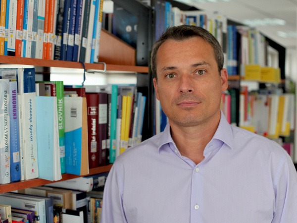 Branislav Zlocha, riaditeľa pre marketing a rozvoj na City University of Seattle. 