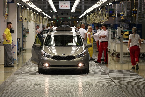Zamestnanci Kia Motors Slovakia si prilepšia na platoch.