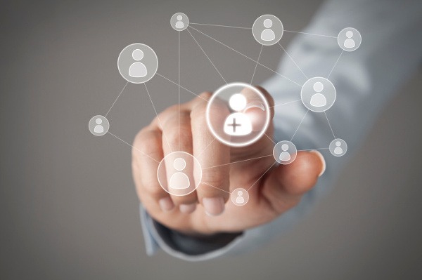 Získajte profesionálne pracovné kontakty na sociálnej sieti LinkedIn.