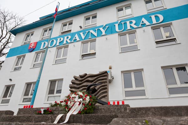DOPRAVNÝ ÚRAD PONÚKA VOĽNÉ