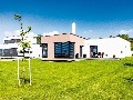 Veľké zasklené plochy prinášajú Veľké zasklené plochy prinášajú