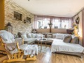 Obývačka tvorí akési centrum Obývačka tvorí akési centrum