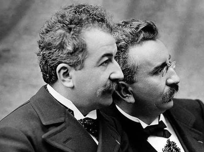 Bratia Lumierovci - Auguste Marie Nicolas (vľavo) a Louis Jean