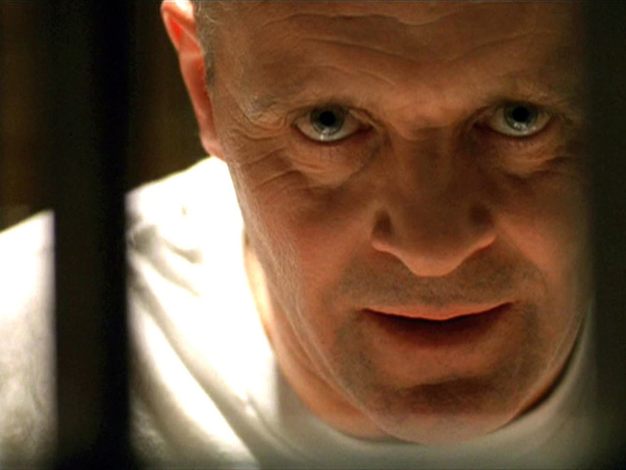 Hannibal Lecter (Anthony Hopkins) vo filme Mlčanie jahniat