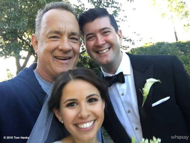 Tom Hanks s mladomanželmi