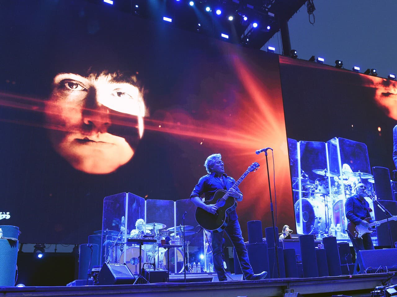 Skupina The Who hrá na pamiatku Keitha Moona (na obrazovke)