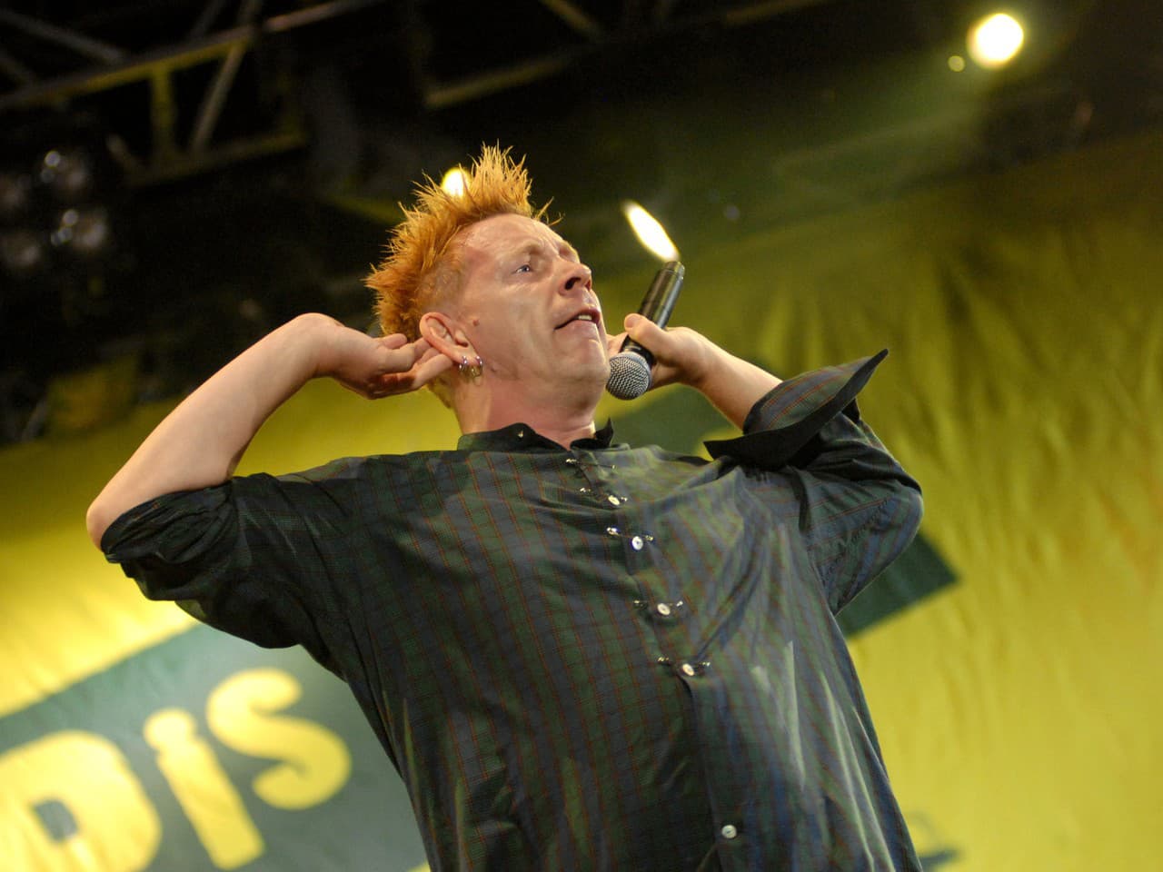 Johnny Rotten (rodným menom John Joseph Lydon), spevák a líder britskej punkrockovej skupiny Sex Pistols