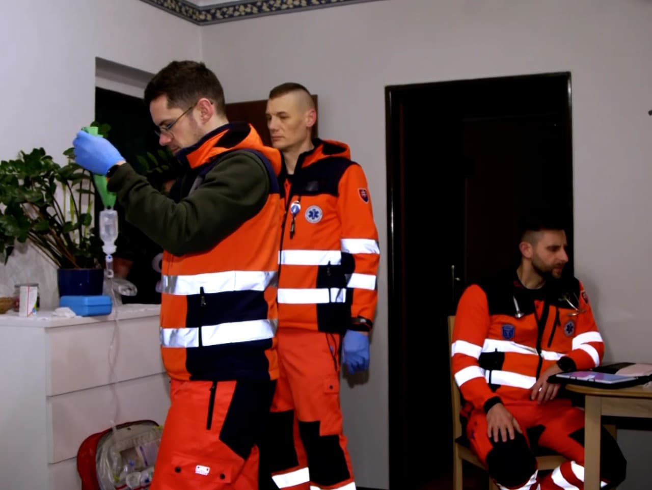 Zábery z dokumentu Tiesňová linka