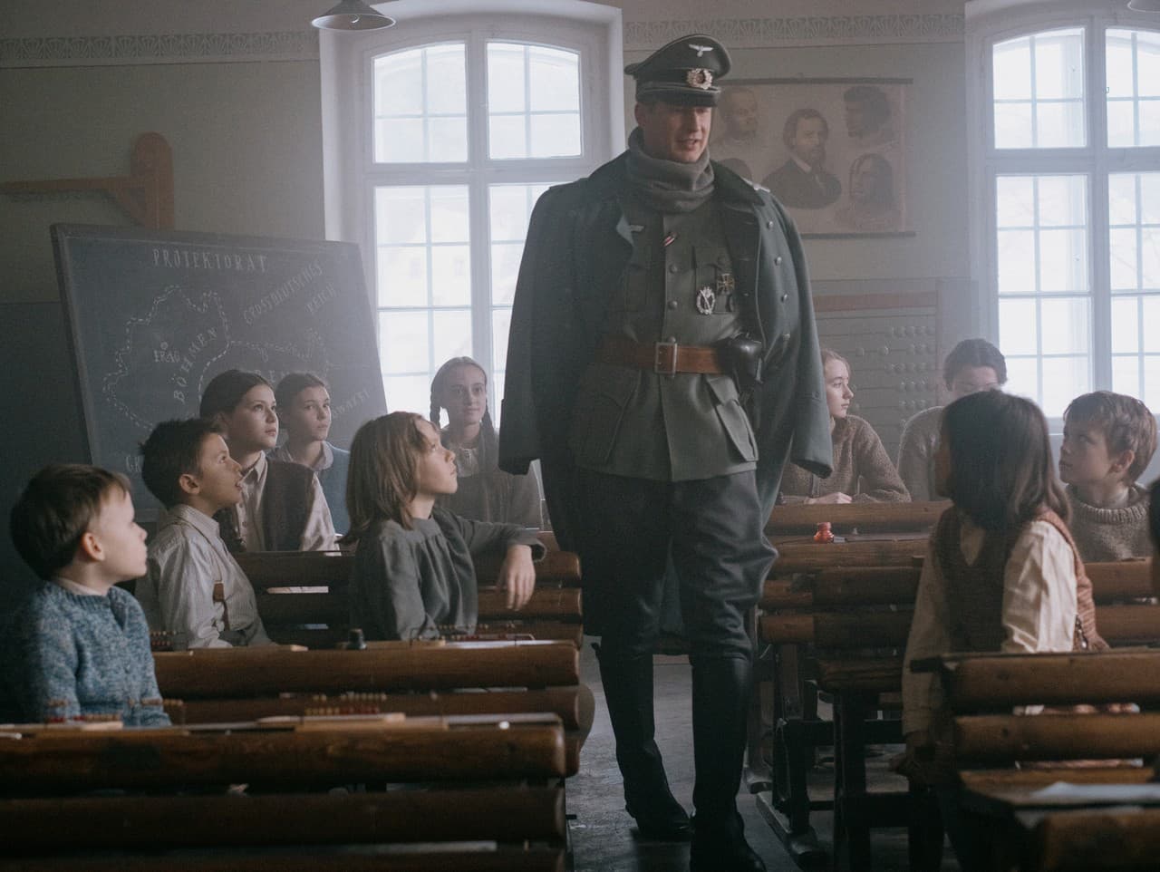Vo filme Tichá pošta si zahral aj Roman Poliačik. 