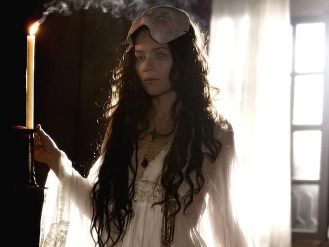 Anna Friel ako Alžbeta Bátoriová