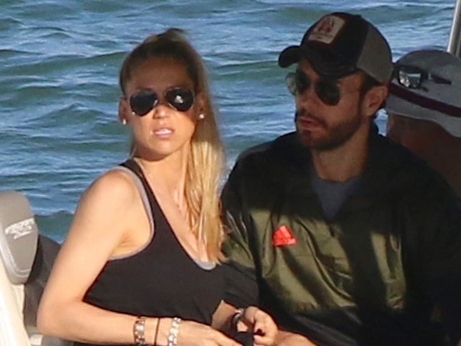 Enrique Iglesias & Anna Kournikova: Family Photo & 4 Children!