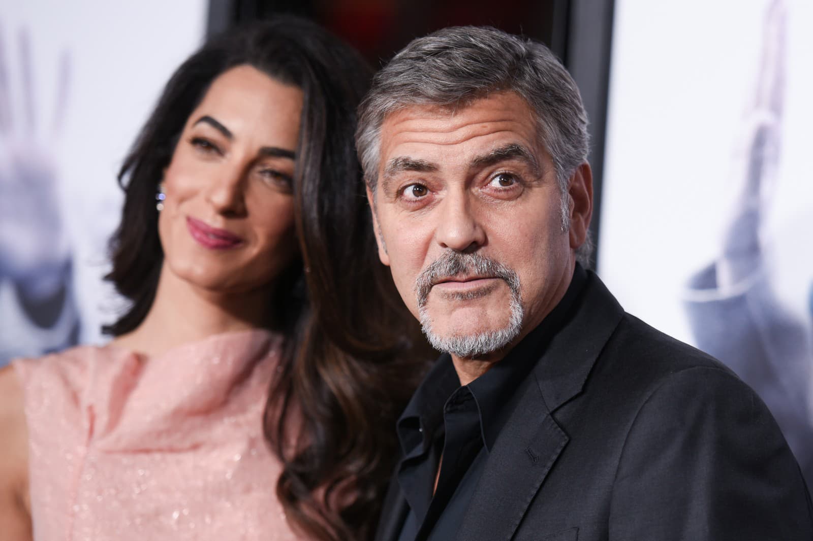 Clooney s manželkou