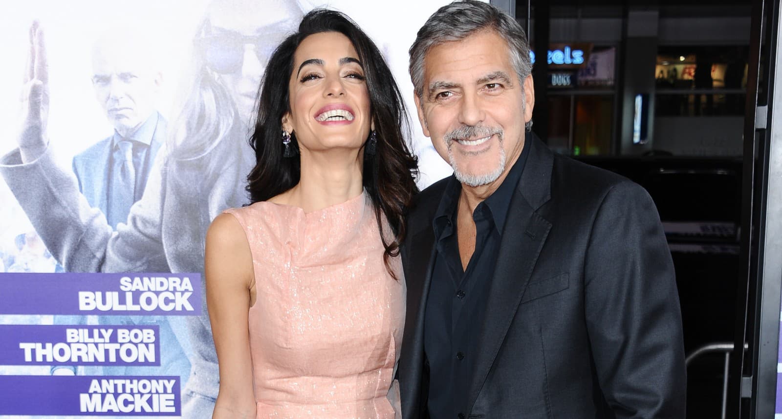 Fešák Clooney oslavuje: Začínal