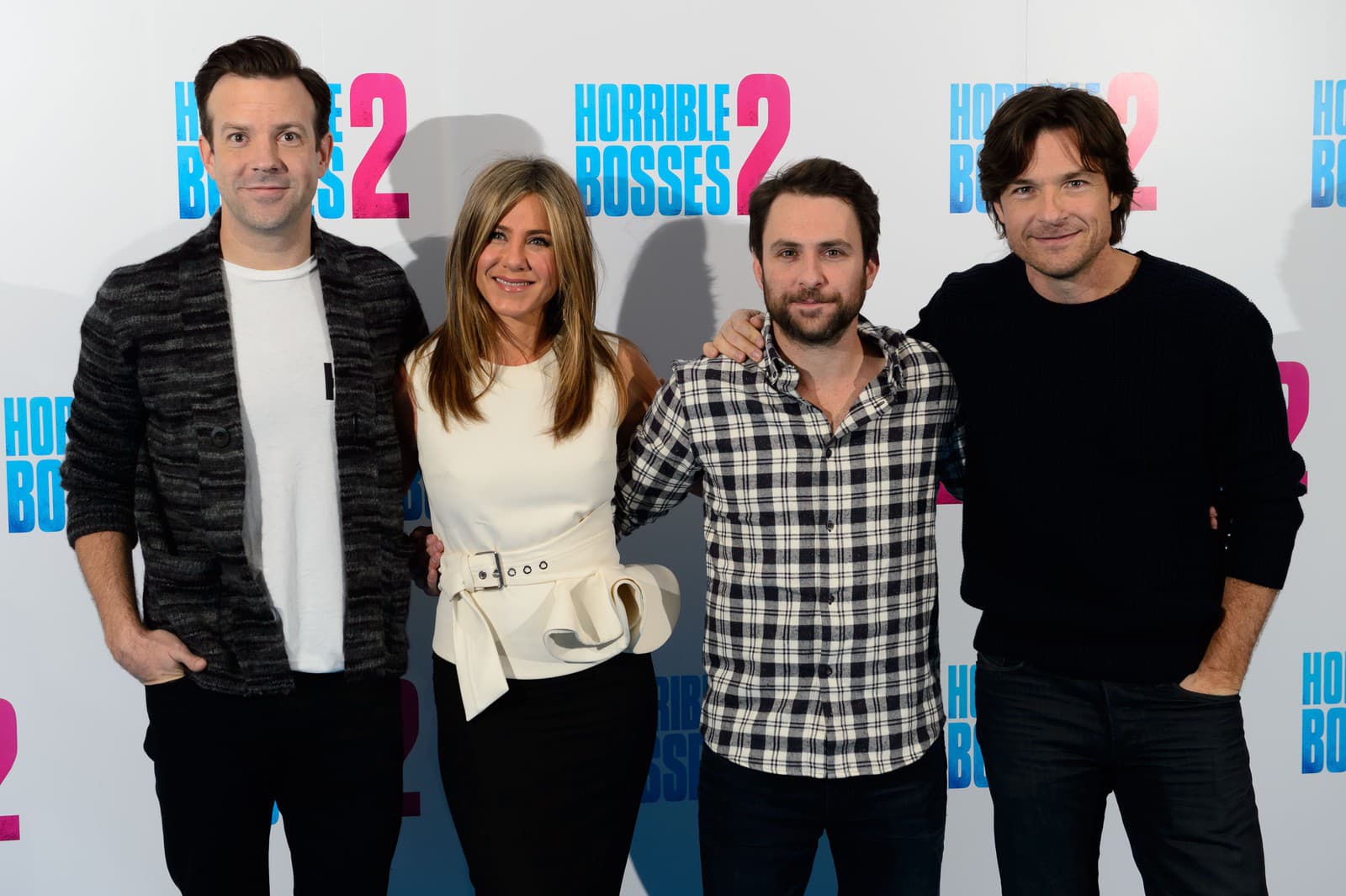 (Zľava) Jason Sudeikis, Jennifer Aniston, Charlie Day a Jason Bateman