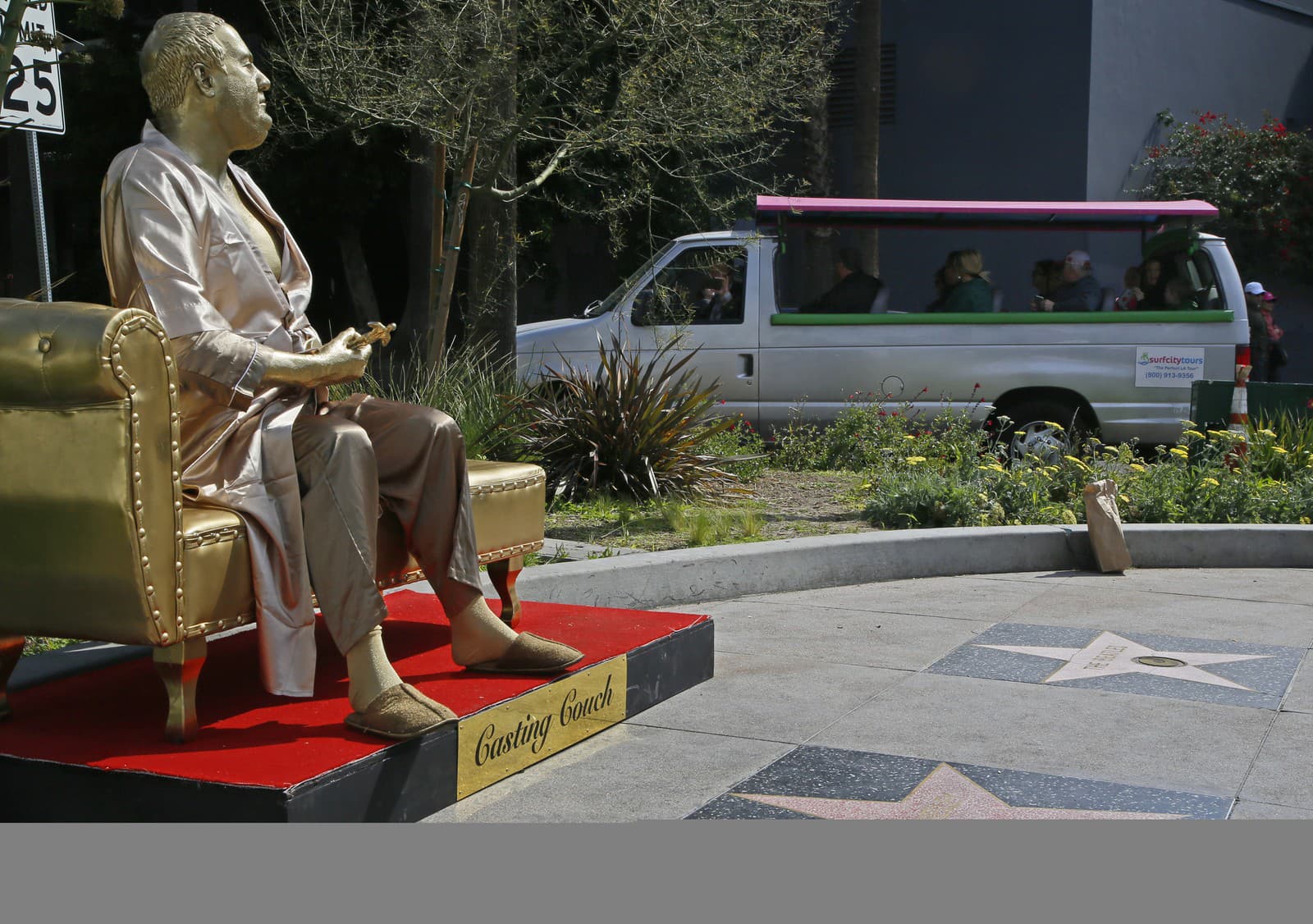 Šokujúca socha v Hollywoode: