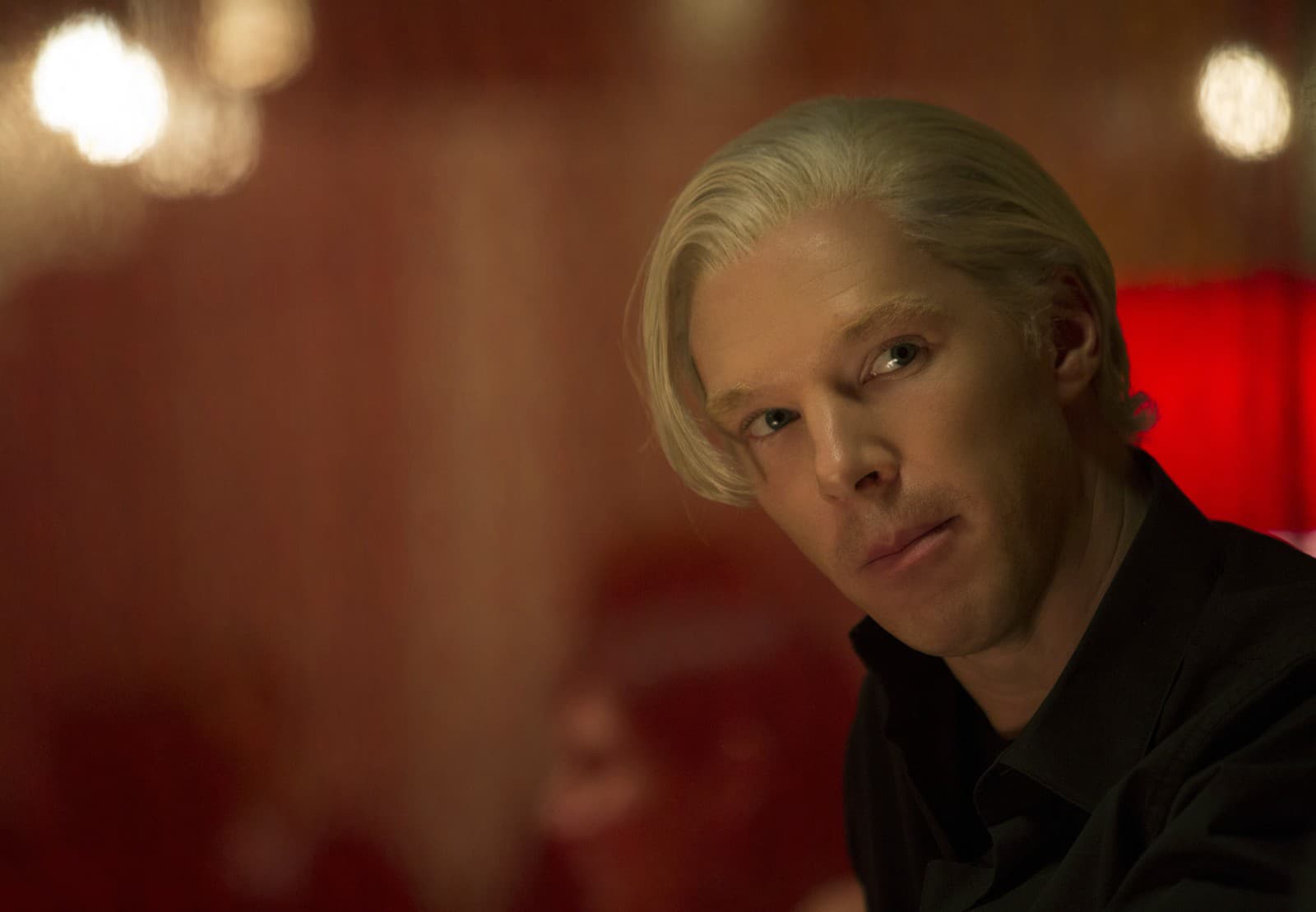 Benedict Cumberbatch ako Julian Assange. (Foto: SITA/AP/Dreamworks Pictures, Frank Connor)