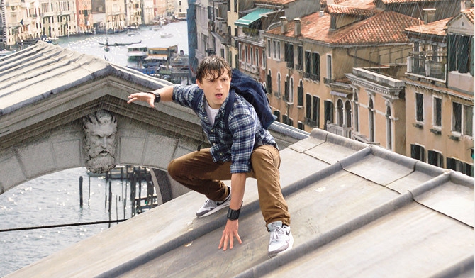 Tom Holland vo filme Spider-Man: Ďaleko od domova (Zdroj: ITAfilm)