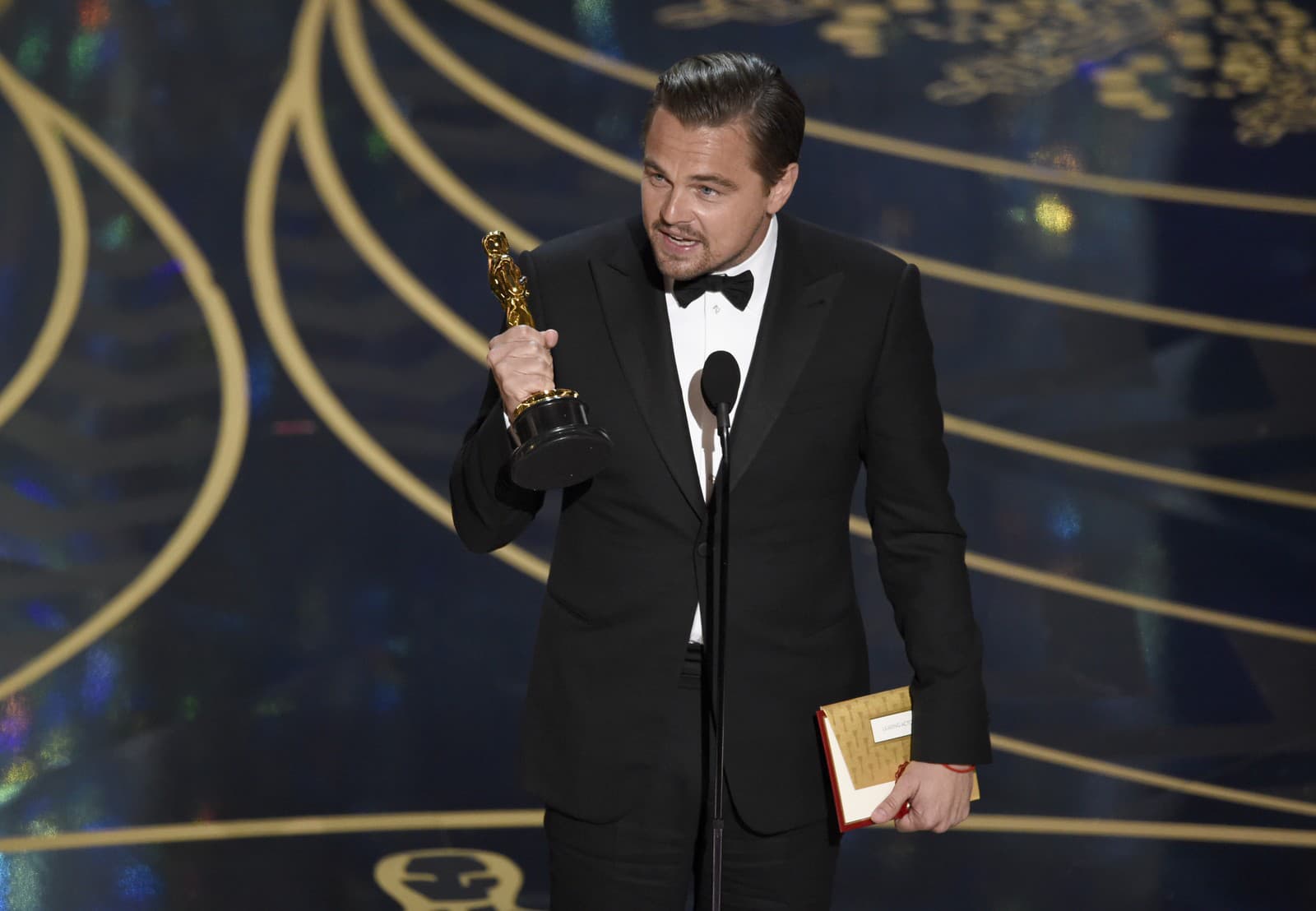 Leonardo DiCaprio v roku 2016 konečne získal Oscara (Zdroj: SITA/Photo by Chris Pizzello/Invision/AP)