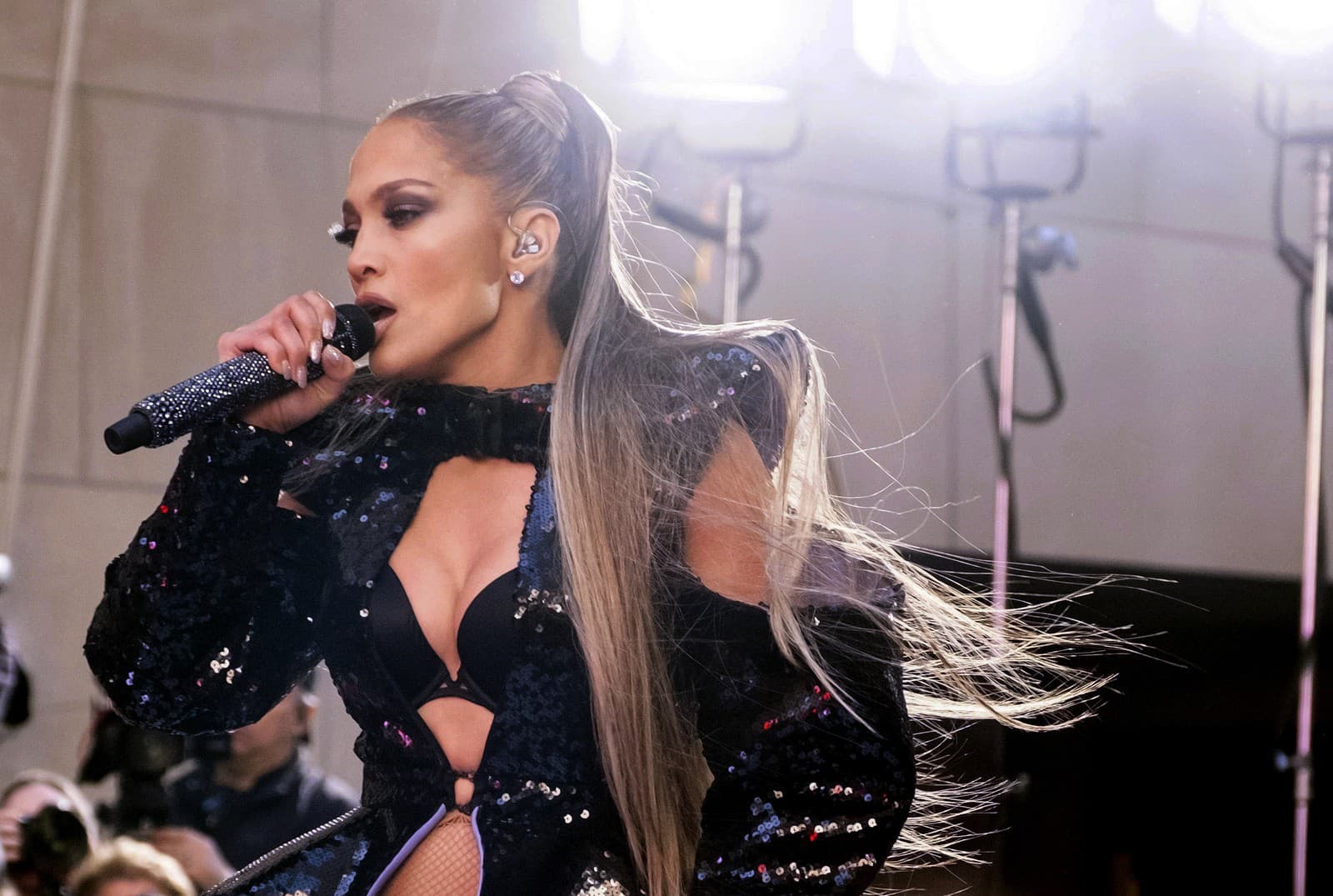 Jennifer Lopezová je aj vynikajúce speváčka (Zdroj: SITA/Charles Sykes / Invision / AP File)