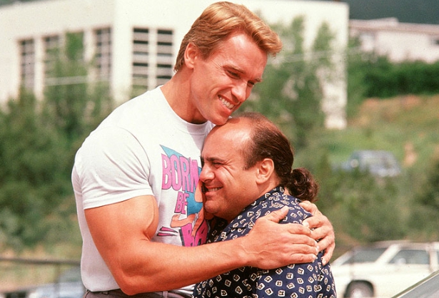 Arnold Schwarzenegger a Danny DeVito v komédii Dvojičky (Zdroj: Photo © Universal Pictures)