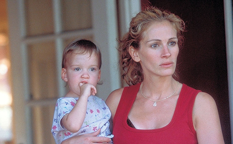Julia Roberts vo filme Erin Brockovich v roku 2000. Ona vari vôbec nestarne? (Zdroj: Photo © 2000 Universal Pictures)