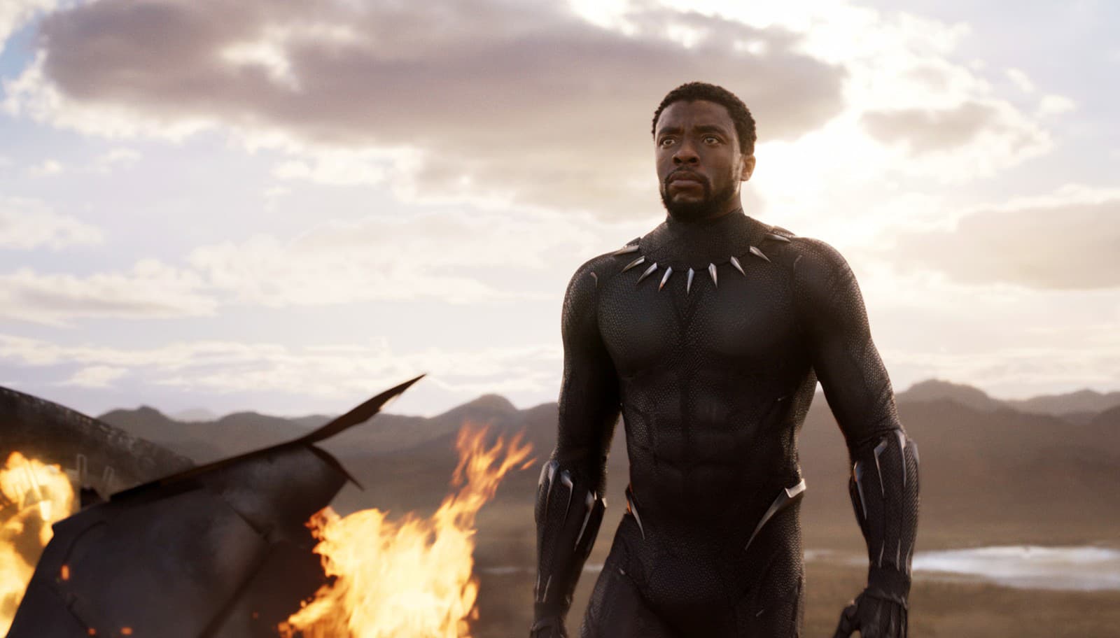 Chadwick Boseman ako kráľ Wakandy a Black Panther v rovnomennom filme (Zdroj: SITA/Marvel Studios/Disney via AP)