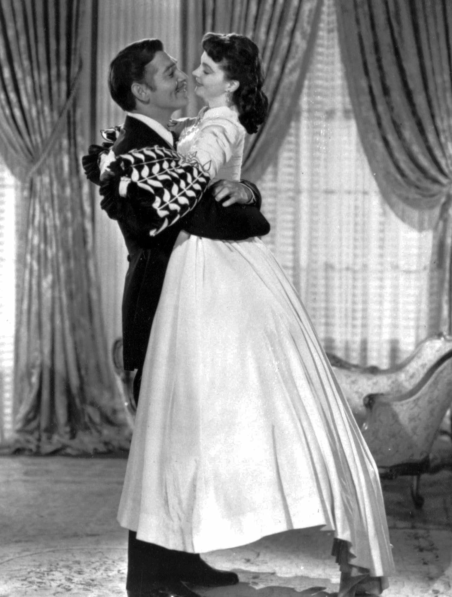 Na archívnej snímke  Clark Gable v úlohe Rhetta Butlera a Vivien Leighová ako predstaviteľka Scarlett O´Harovej (Zdroj: TASR/AP)