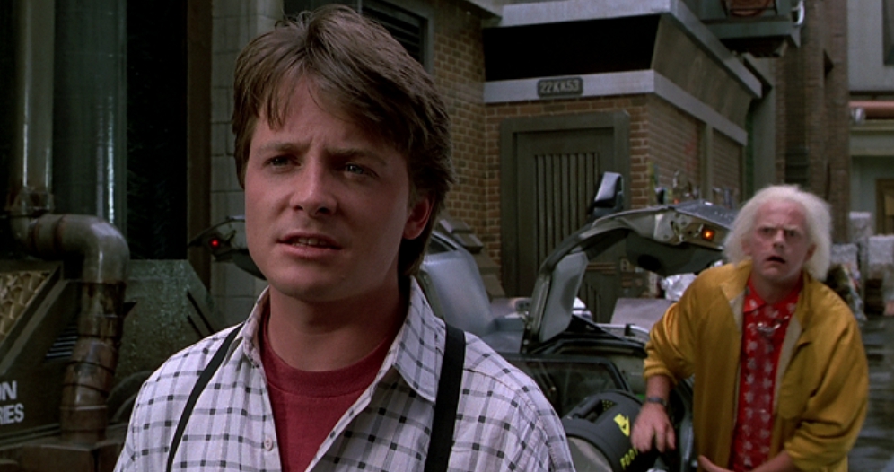 Michael J. Fox a Christopher Lloyd v Návrate do budúcnosti II (Zdroj: Photo © Universal Pictures & Amblin Entertainment)