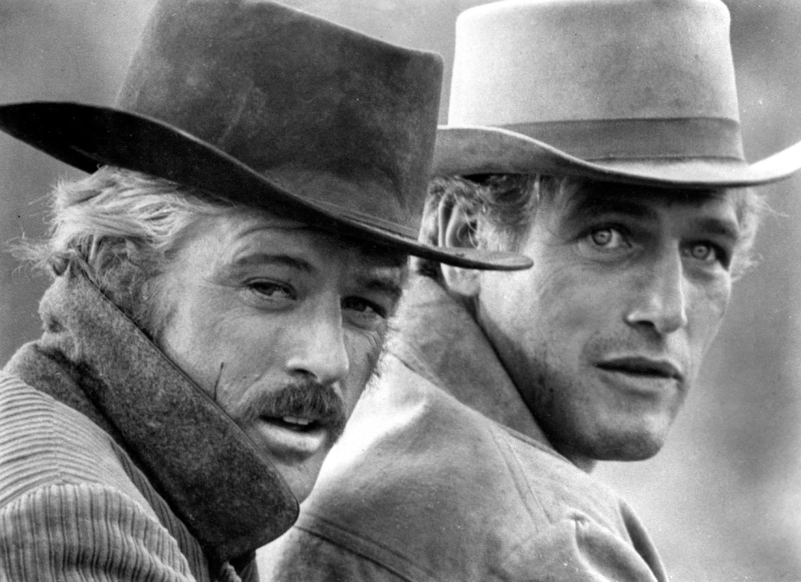 Na snímke z roku 1969 herci Robert Redford (vľavo) a Paul Newman počas scény z filmu Butch Cassidy a Sundance Kid (Zdroj: TASR/AP Photo/20th Century Fox)