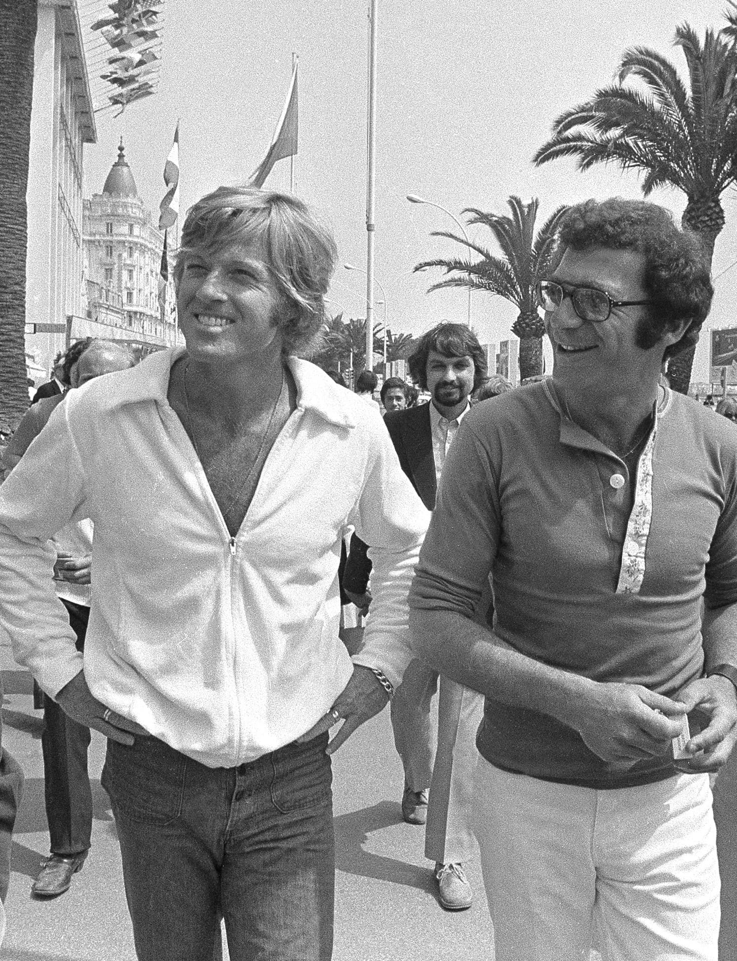  Na archívnej snímke zo 7. mája 1972 herec Robert Redford a režisér Sydney Pollack (Zdroj: TASR/AP Photo/Levy, File)