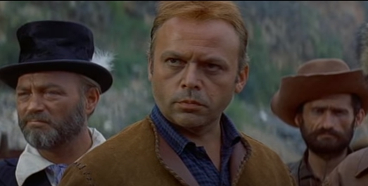 Herbert Lom (uprostred) ako zloduch vo filme Poklad na Striebornom jazere