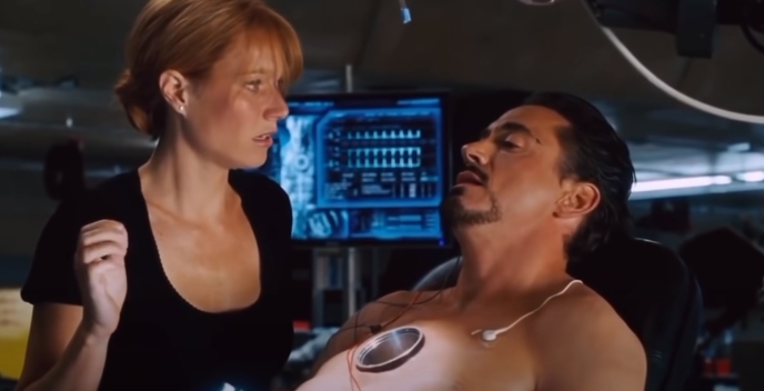 Gwyneth Paltrow a Robert Downey Jr. vo filme Iron Man (Zdroj: Repro foto YouTube/observations)