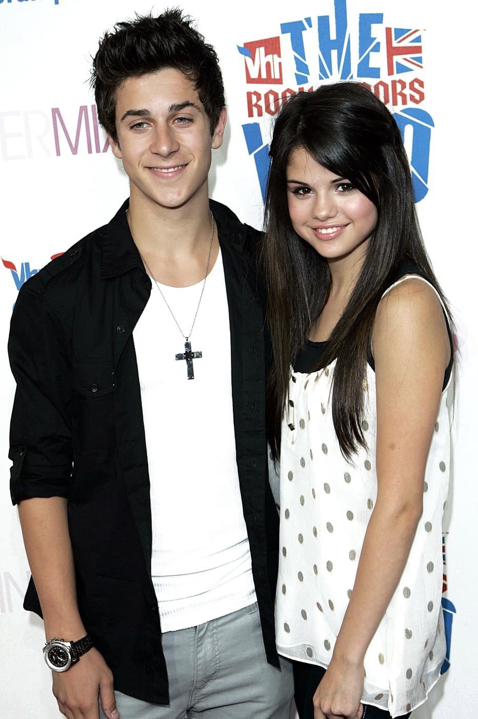 Selena Gomez a David Henrie spolu účinkovali v seriáli Kúzelníci z Waverly. 