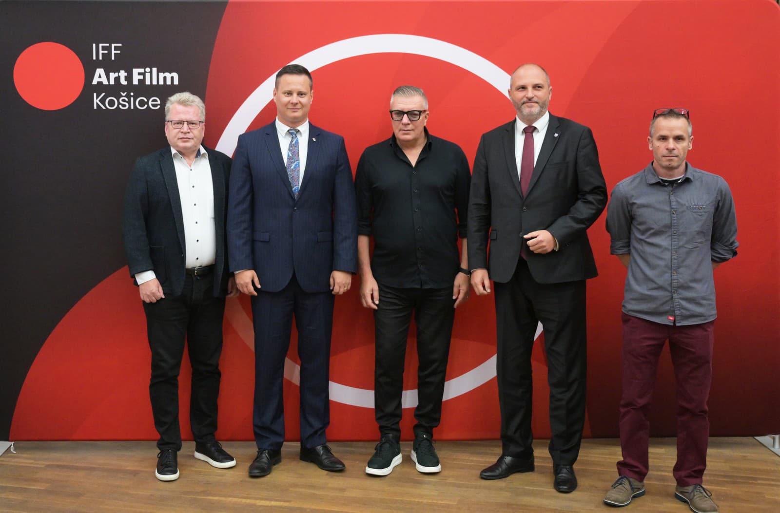 Na snímke sprava umelecký riaditeľ festivalu Martin Palúch, primátor mesta Košice Jaroslav Polaček, producent festivalu Ján Kováčik, podpredseda Košického samosprávneho kraja Ladislav Lörinc a hovorca festivalu Juraj Čurný