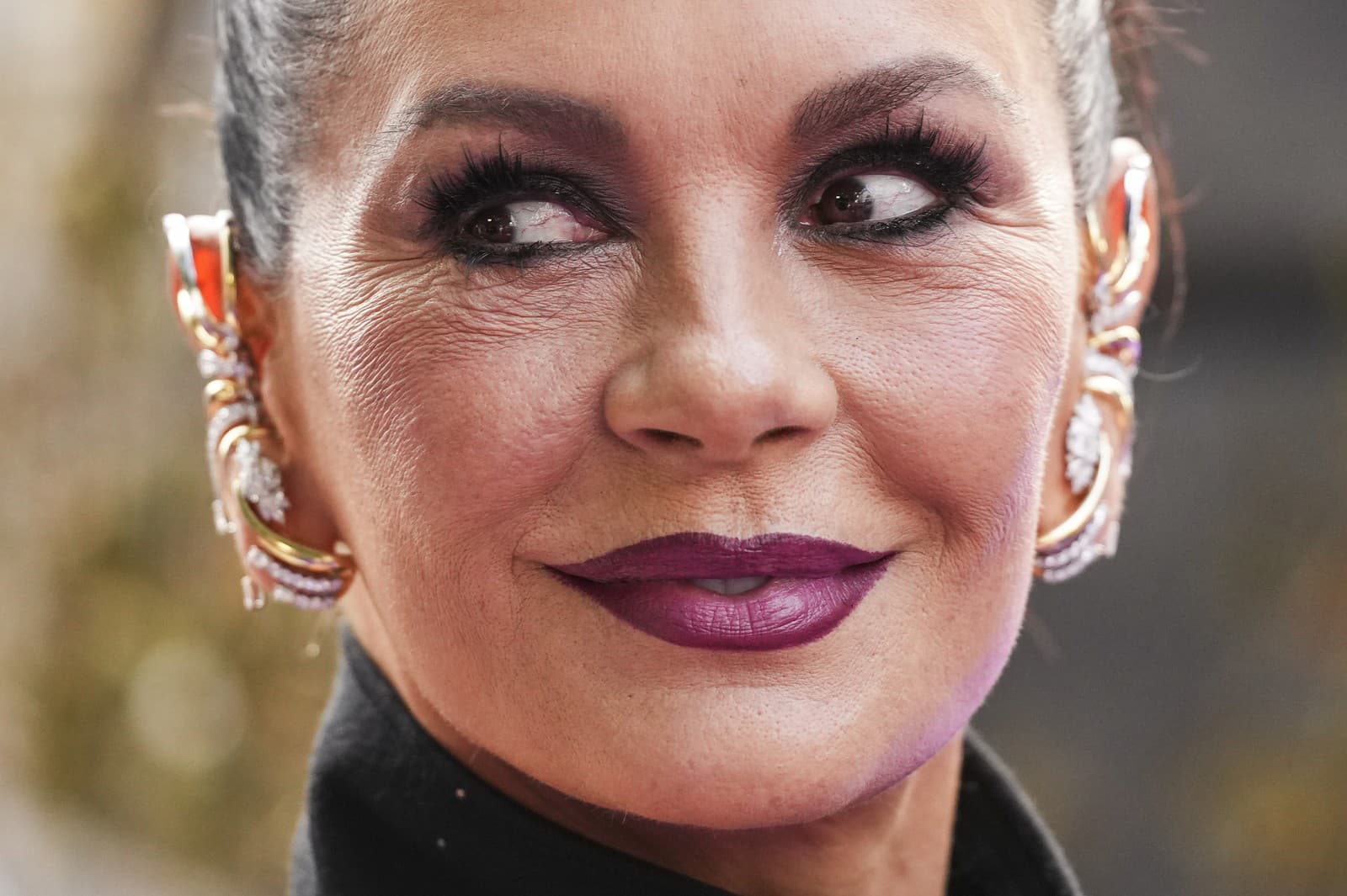 Krásna Catherine Zeta-Jones (55)