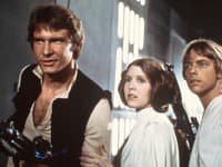 Zľava: Harrison Ford ako Han Solo, Carrie Fisher ako princezná Leia Organa a Mark Hamill ako Luke Skywalker