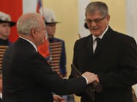 Na snímke vľavo prezident SR Ivan Gašparovič odovzdáva Pribinov kríž II. triedy hercovi Jozefovi Adamovičovi. 