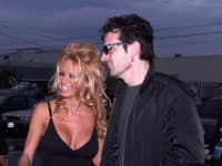 Pamela Anderson a Tommy Lee. (Foto: TASR/AP/Michael Caulfield)