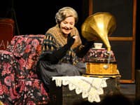 Na snímke z generálky Rozália Lautmanová (Kveta Stražanová) v predstavení Obchod na korze (Zdroj: TASR/Milan Kapusta)