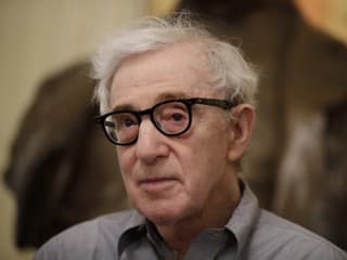 Woody Allen si dal