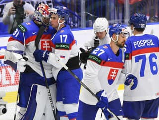 Slovenskí hokejisti pod paľbou