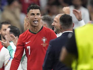 Ronaldove slzy: Portugalci postúpili