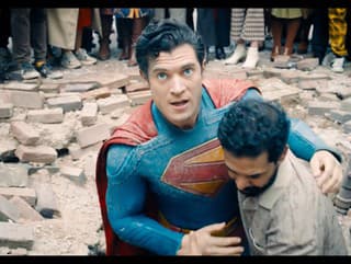 Superman sa vracia vo