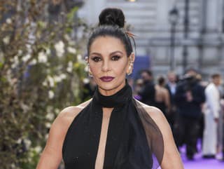 Krásna Catherine Zeta-Jones (55)