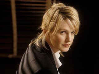 Kathryn Morris ako Lilly