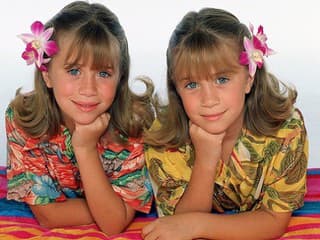 Mary-Kate Olsen, Ashley Olsen