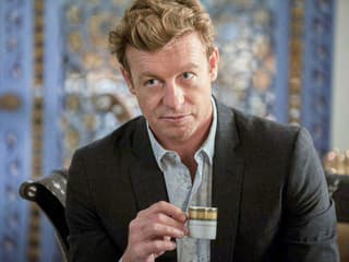 Mentalista Simon Baker nestarne