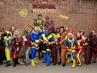 Turné kampane Deadpool & Wolverine prilákalo v Londýne množstvo nadšených fanúšikov