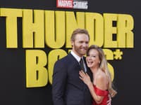Wyatt Russell a Meredith Hagner