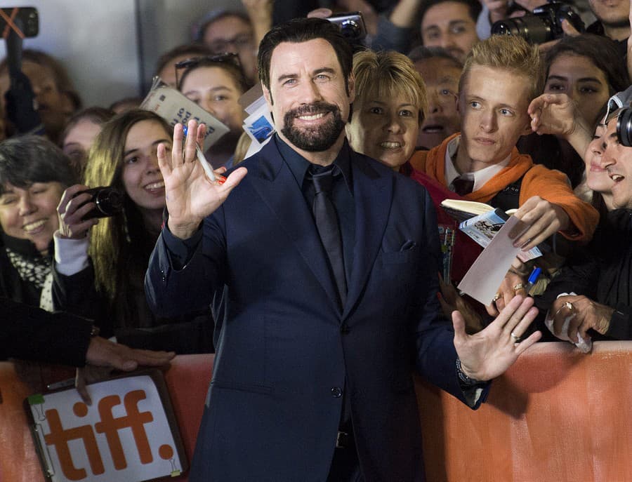 John Travolta na červenom
